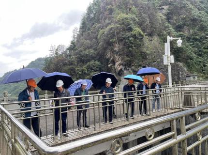 徐磊帶隊到公司基層單位開展節前安全生產檢查暨企業內部監管調研